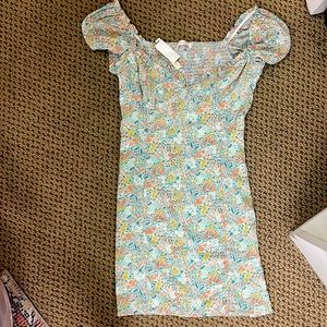 Super cute floral ruched back dress